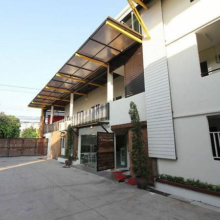 Leesort @ Onnuch Hotel Банкок Екстериор снимка