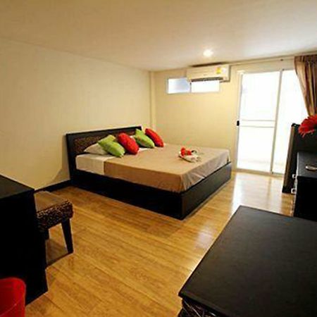 Leesort @ Onnuch Hotel Банкок Екстериор снимка