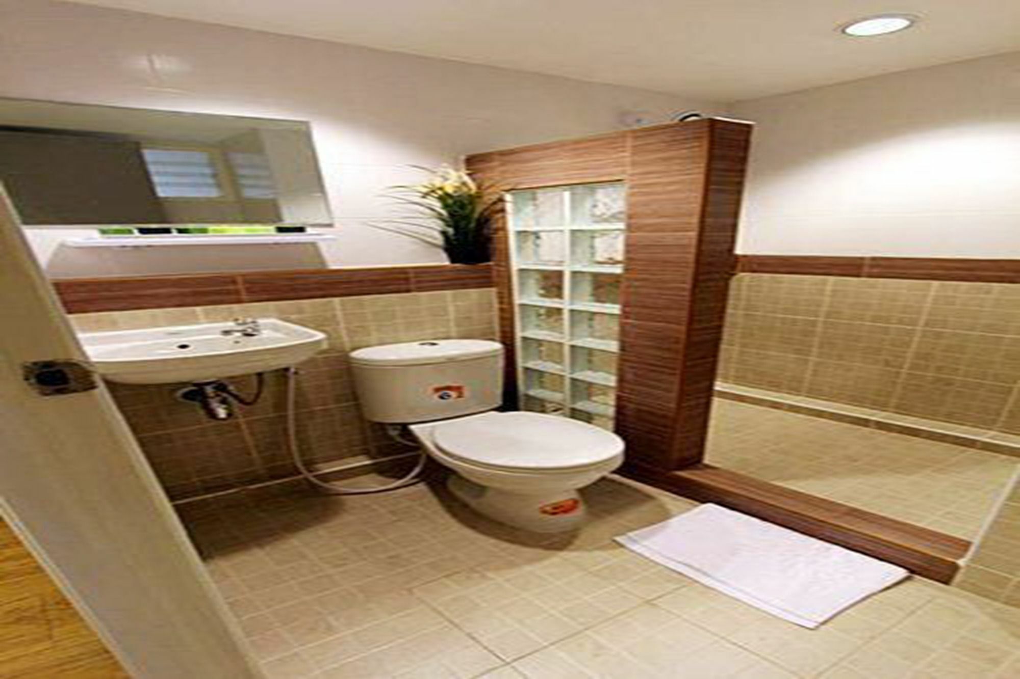 Leesort @ Onnuch Hotel Банкок Екстериор снимка