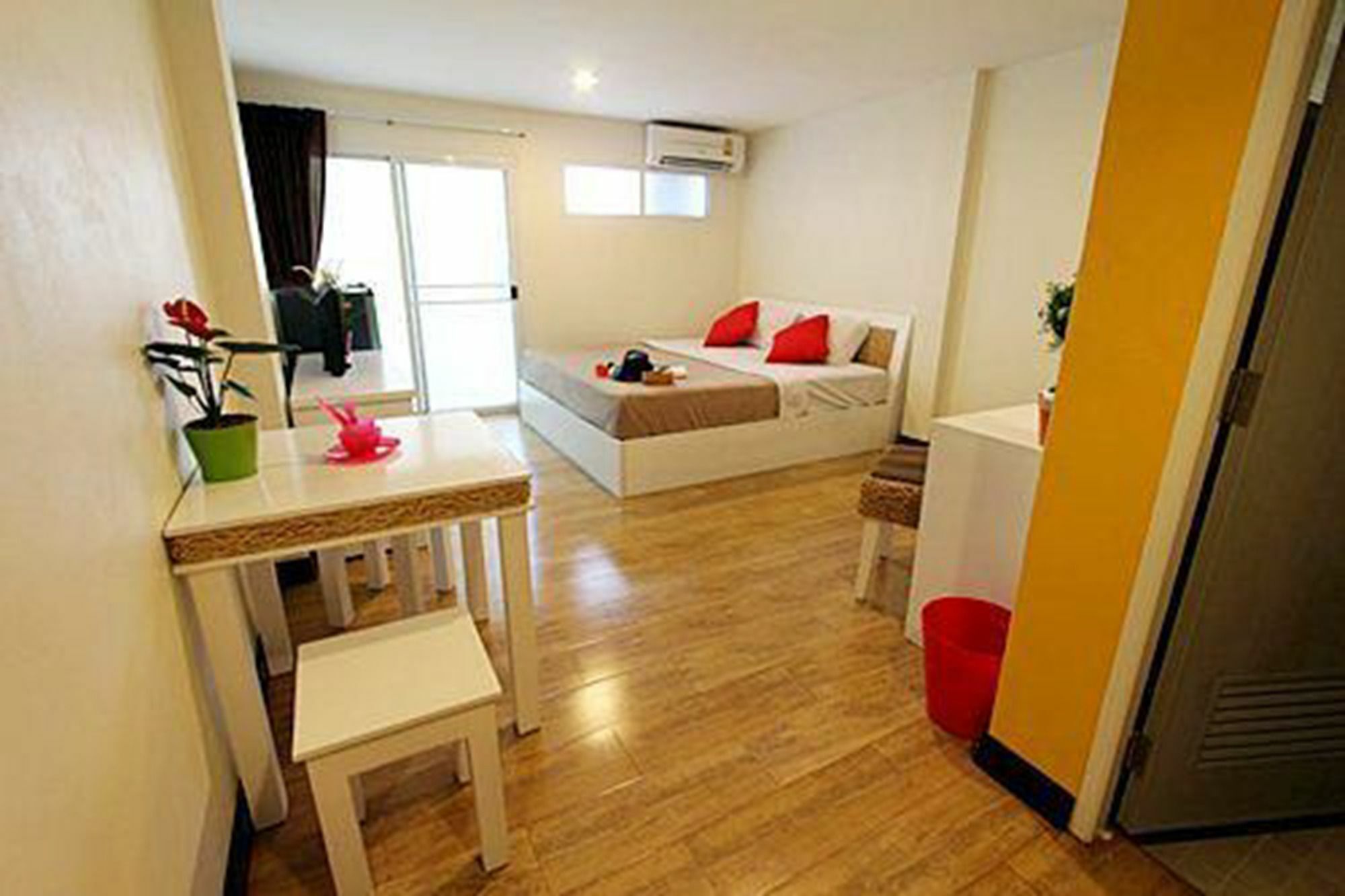 Leesort @ Onnuch Hotel Банкок Екстериор снимка