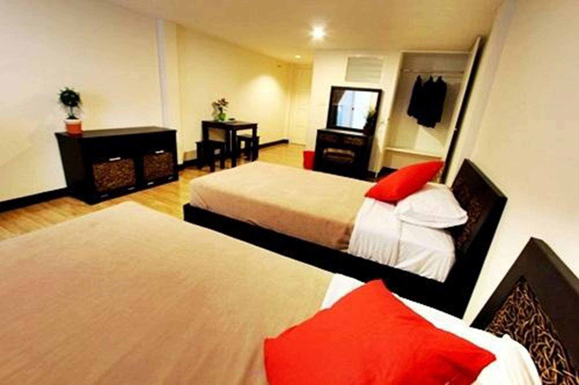 Leesort @ Onnuch Hotel Банкок Екстериор снимка