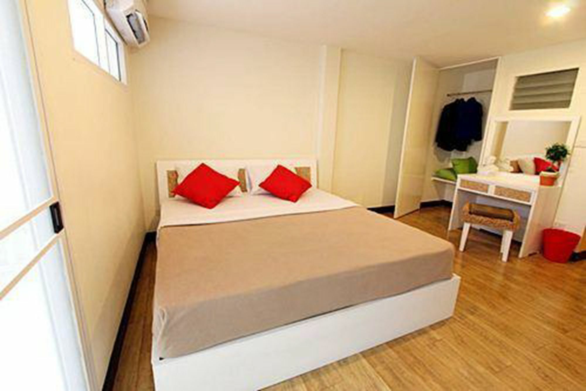Leesort @ Onnuch Hotel Банкок Екстериор снимка